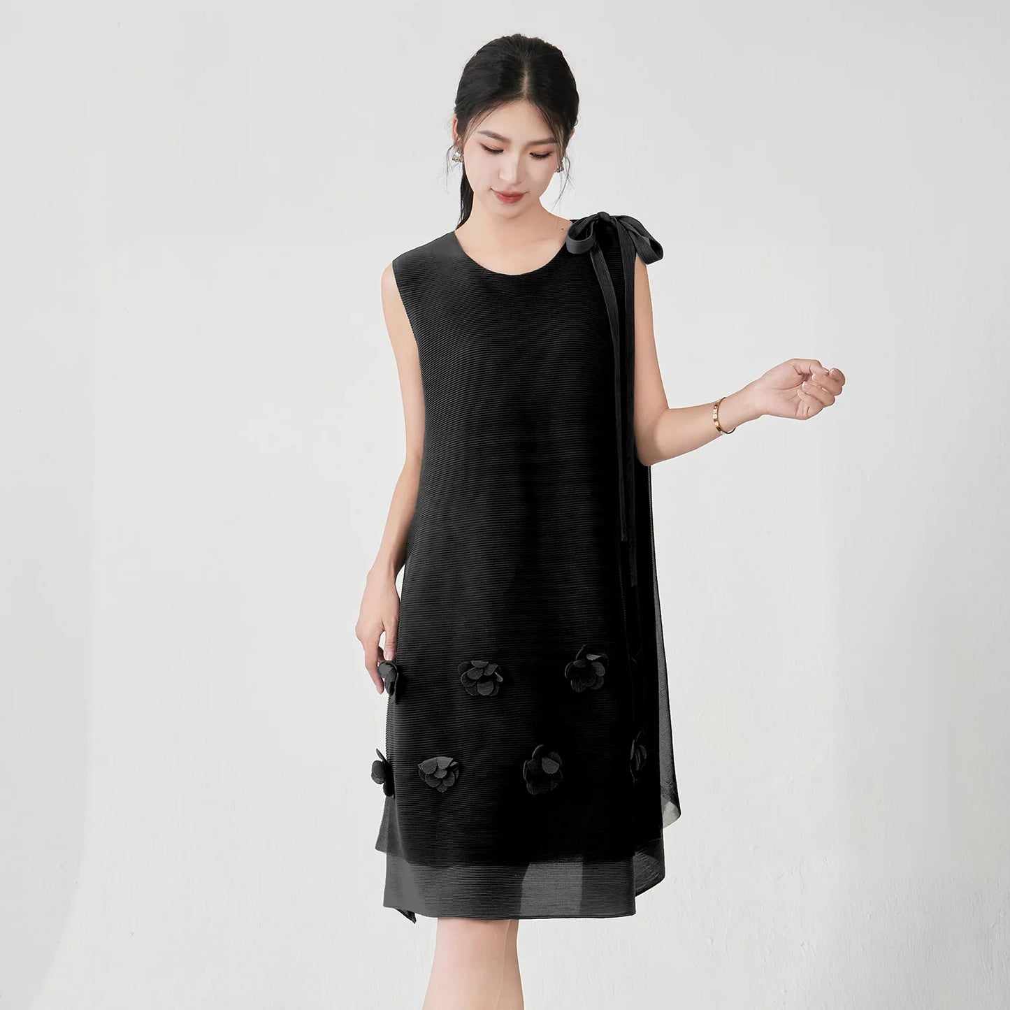 Miyake Pleated Sleeveless Dress Women Fashion 3D Flower Spliced Lace-Up Design Solid Color Dresses Casual 2025 New Clothing
